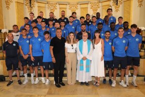 El Polideportivo El Ejido pie ayuda divina.