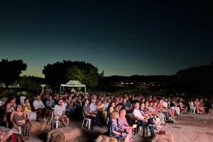 Asistentes al evento durante un instante de las actuaciones.