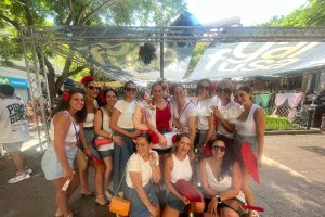 \'Algo gordo pasa, la Rubia se casa\' este jueves de Feria en el centro de Almería.