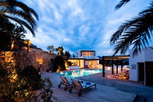 Vivienda de lujo en Aguamarga.