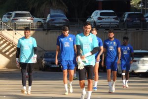 Los jugadores del Almería rumbo al campo Anexo este martes.