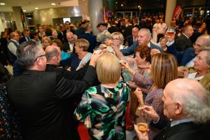 Brindis al término de la celebración de los XIX Premios Poniente.