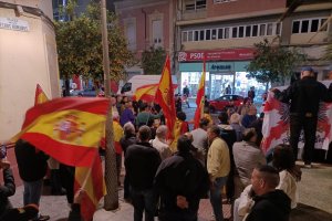Protestas frente a la sede del PSOE en Almería,