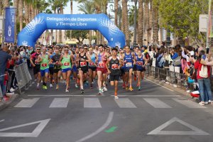 La salida de la prueba ha sido espectacular en Roquetas de Mar.