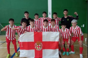 Selección infantil almeriense, con la bandera de la provincia