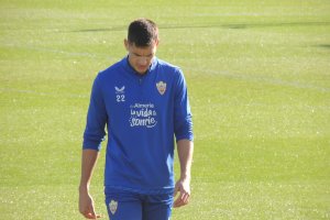 César Montes en el campo Anexo este lunes. 