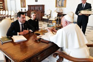 Fotografía del Vaticano distribuida por la Junta.