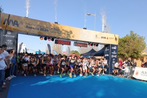Más de 3.500 corredores participaron en la XXV edición de la Medio Maratón de Almería.