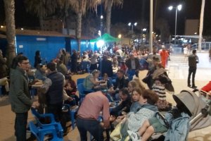 Convivencia en la primera noche de camino del Rocío de Almería.