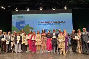 Fotografía de familia de todos los premiados. (FOTO: Elena Carazo)