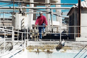 Una imagen para la historia en plena faena en La Magnesita.