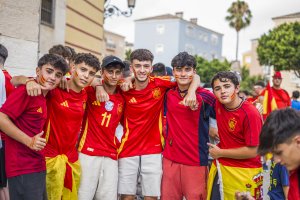 Alejandro, Rafael, Álvaro, Daniel, Jorge y Alejandro en las inmediaciones de la Plaza de Toros de Almería minutos antes de la apertura de puertas.