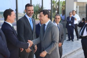 Juanma Moreno inagura el CIT COEX en La Mojonera.