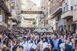 La Virgen del Carmen en su procesión por Pescaderías este martes.