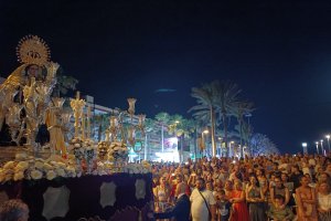 La Virgen del Carmen de El Zapillo, en el Paseo Marítimo.