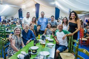 Familia Molina-Morente, desde Canarias para vivir la Feria de Almería en la caseta más elegante del Recinto Ferial.