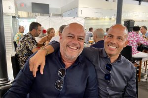 Basilio Cañadas, responsable de inmuebles de Cajamar, junto a su compañero Sergio Ruiz, director territorial de Cajamar en Almería. ambos felices