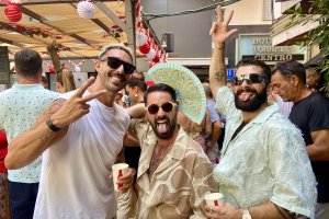 Iosu, Urko y Óscar, de Bilbao y El Ejido, pasándoselo de miedo en el ambigú de Almedina.