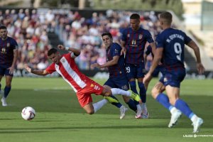 Una de las jugadas del Eldense-Almería.