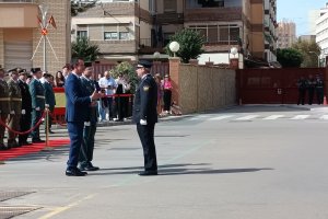 Entrega de la condecoración al inspector de la Policía Nacional, Manuel Mayo