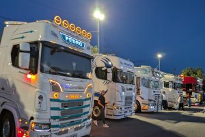 Varios de los vehículos llegados al Recinto Ferial para el encuentro.