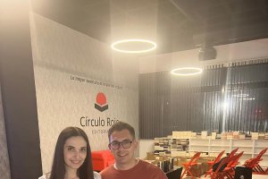 Susana Aragón con Juan Diego Chinchilla, autor del libro.