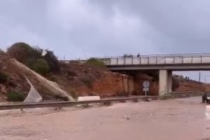 Un tramo de la A-7 inundado.