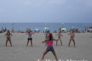 Arena, juegos, baile e invitados para que el programa vaya sobre ruedas