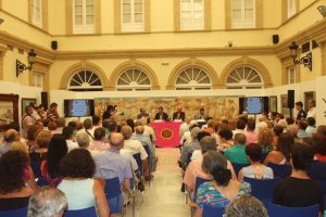 Bellísimo pregón taurino impregnado de sentimiento poético dividido en dos partes: romance de Almería y el toro y romance del toro