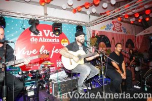 La fiesta en la caseta no cesa ni un minuto.