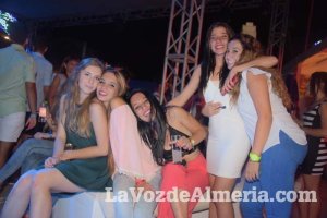 La música más actual y el mejor ambiente se viven cada noche en la caseta de 40 Principales y Guarapo Night