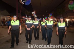 ¡Y con la caseta llena comienza otra noche en la Feria de Almería!