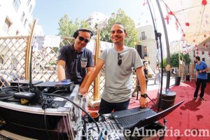 Con muchos ánimos y ganas de pasarlo bien comienza otro día más en la caseta.