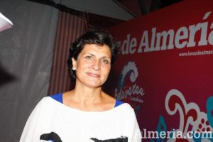 ¡La noche comienza con la caseta hasta los topes de gente!
