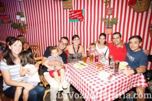 Otra noche llena de color comienza en la caseta.