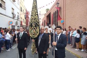 Emoción en la salida extraordinaria de la Virgen de Gracia y Amparo