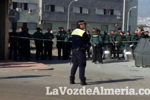 Tensión en Roquetas por la muerte de un inmigrante