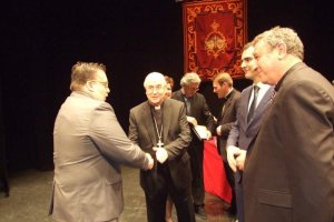 Tomás Cano, canónigo lectoral de la Catedral, presentó a Juan José Martín Campos, canónigo y pregonero oficial de la Semana Santa. Fot