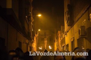 Procesión de la Hermandad Juvenil del Santo Cristo del Perdón, Vía Crucis Penitencial de Silencio. Semana Santa de Almería Capita. Lunes