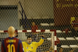 Paradón en un partido ante el Barça.