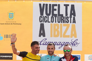 El podio con Jairo en segundo lugar.