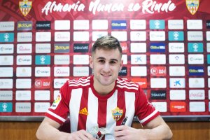 Barbero en la sala de prensa del Mediterráneo.