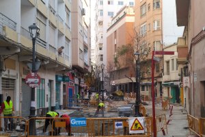 Calle Trajano. Las obras aquí llevan desde principios de enero y culminarán los trabajos que se hicieron en la otra parte de la calle hace unos años.