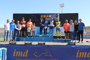 El Ejido se ha teñido de violeta por el Día de la Mujer.