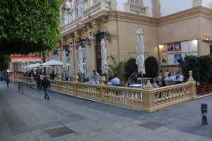 Terraza de Burana, en el Paseo de Almería.