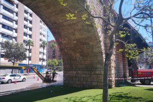 Avanza la restauración del Cable Inglés con la limpieza de los arcos de piedra en las Almadrabillas.