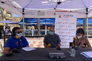 Judit Murillo y José Murillo han querido manifestar su malestar por la imposibilidad de practicar voley playa en las playas del Zapillo.