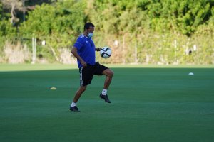Nandinho demostrando su buen toque de balón.