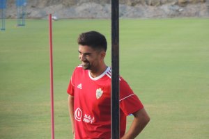 Enzo sonríe en el entrenamiento.