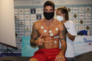 Los jugadores pasan las pruebas médicas.